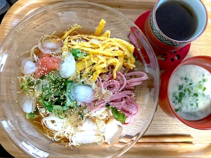 ごま油が美味しい！トマトとハムのぶっかけ素麺