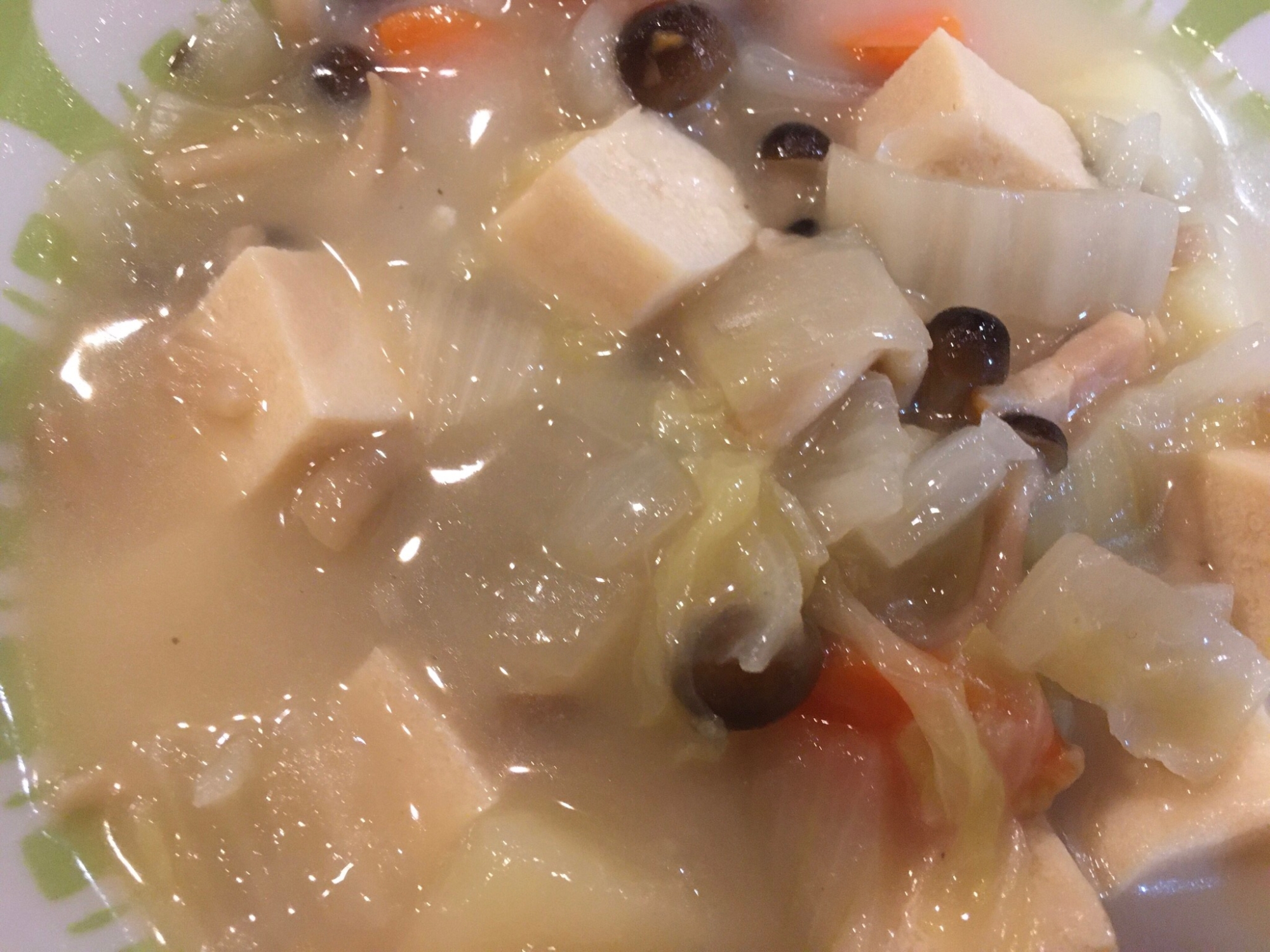 白菜と人参と玉ねぎと高野豆腐ベーコンのシチュー