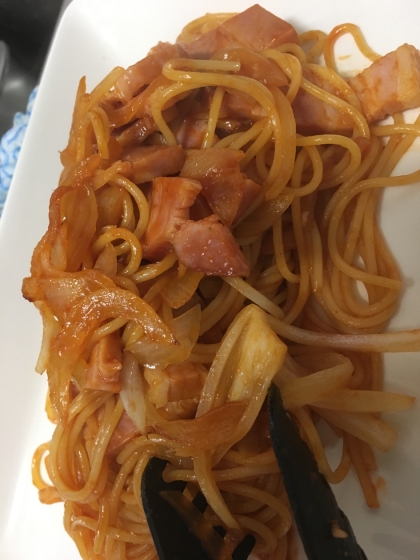 ナポリタンソースでベーコンと玉ねぎのトマトパスタ♡