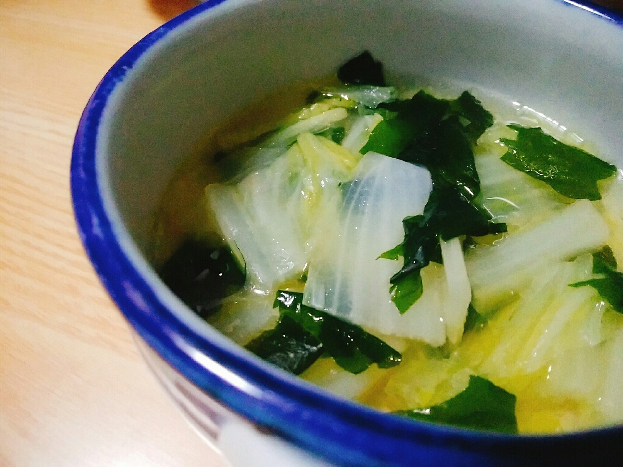 白菜とわかめのコンソメスープ