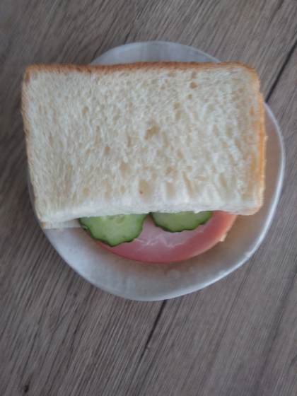 定番★きゅうりとハムのサンドイッチ