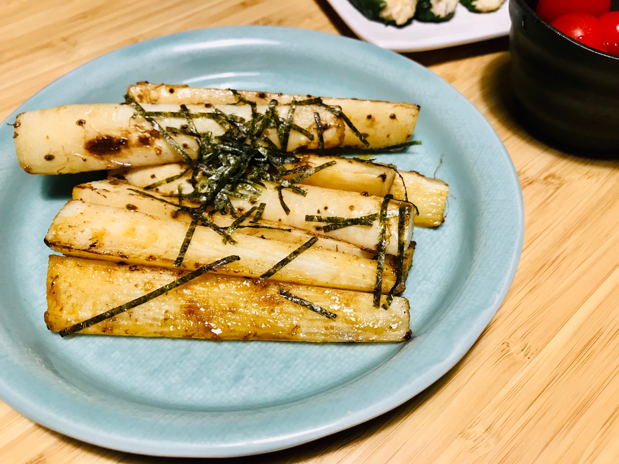 こんがり香ばしシャキッと食感！長芋のバター醤油焼き