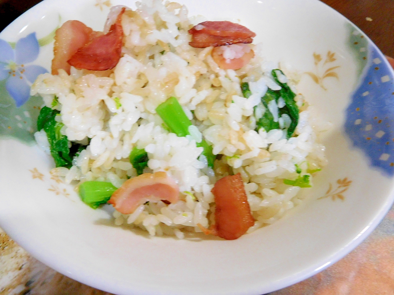 にんにく香る、菜の花とベーコンのご飯