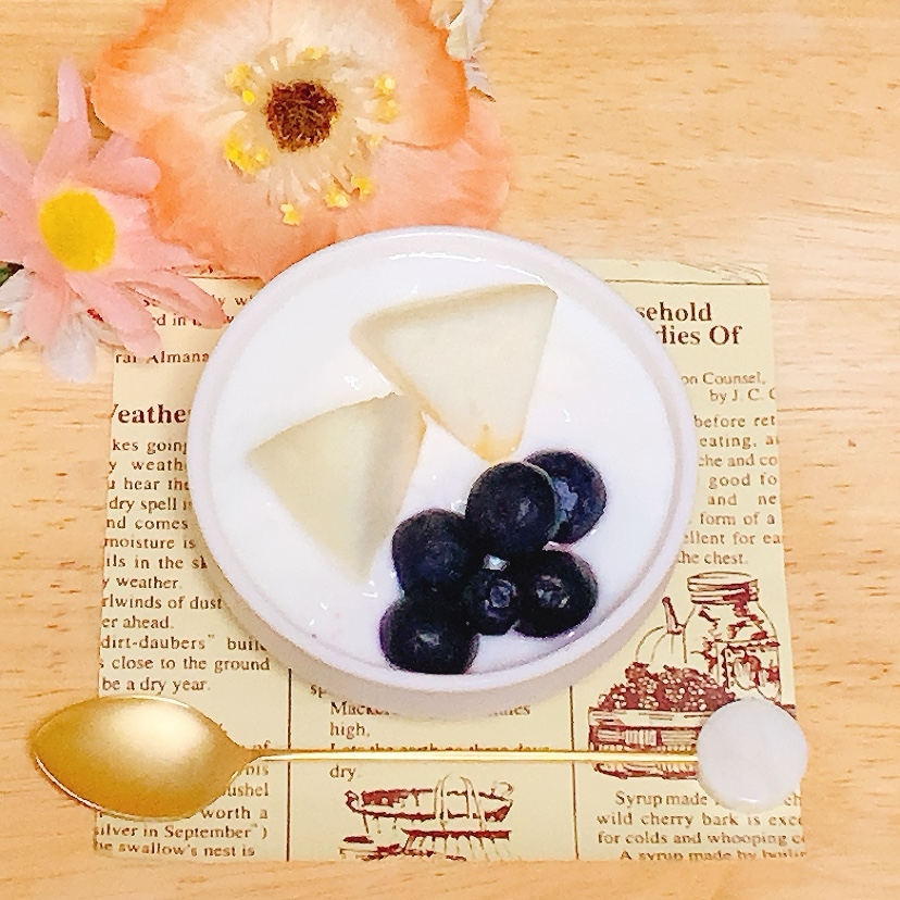 りんご冷凍ブルーベリー♪ヨーグルト