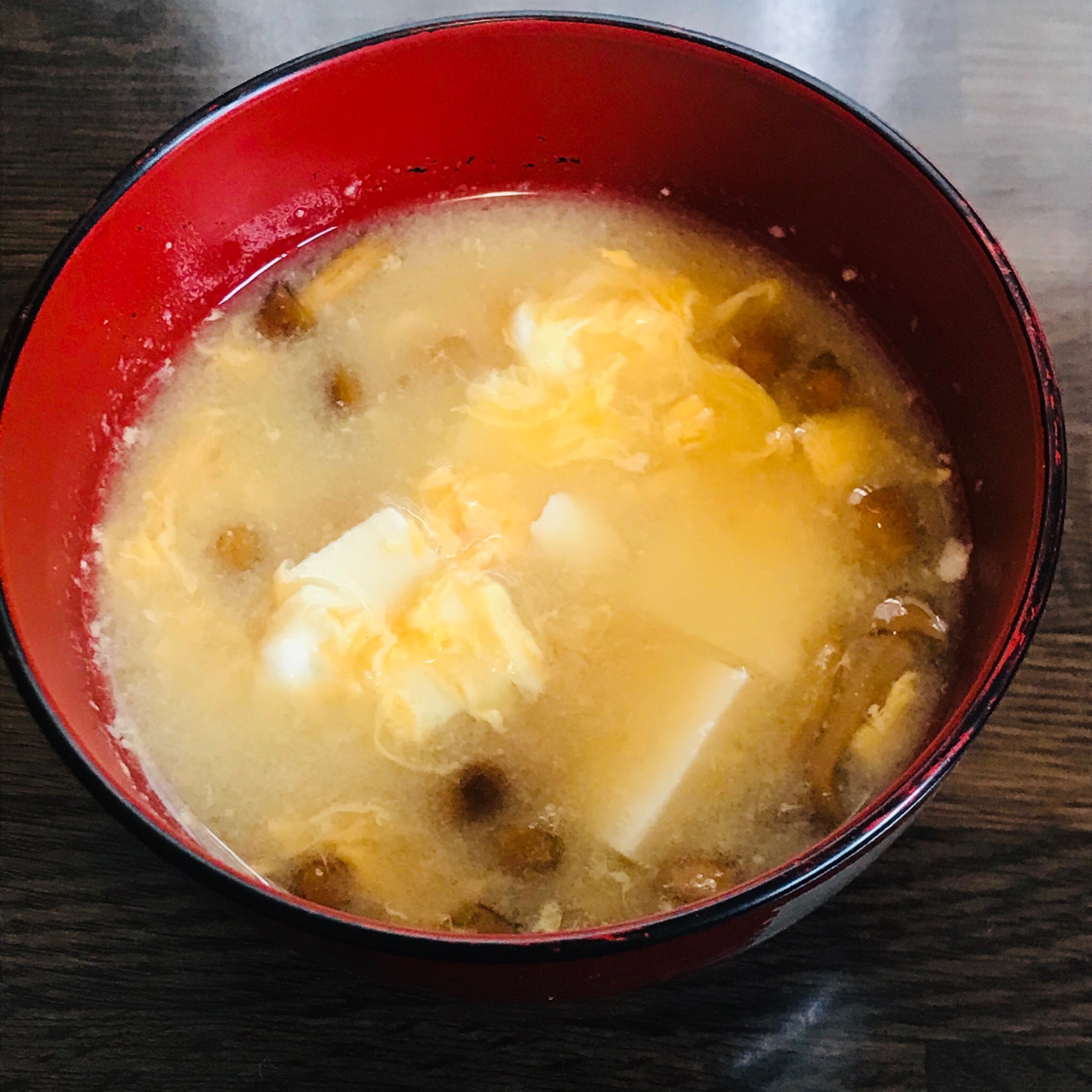 豆腐となめこと卵のお味噌汁