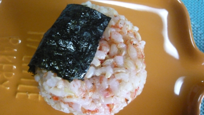 素朴♩アミエビまぶしのおにぎり