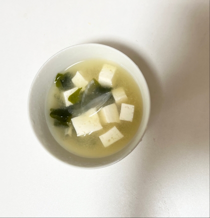 大根、油揚げ、わかめ、とうふ、のお味噌汁