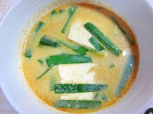 豆腐とニラの坦々風スープ