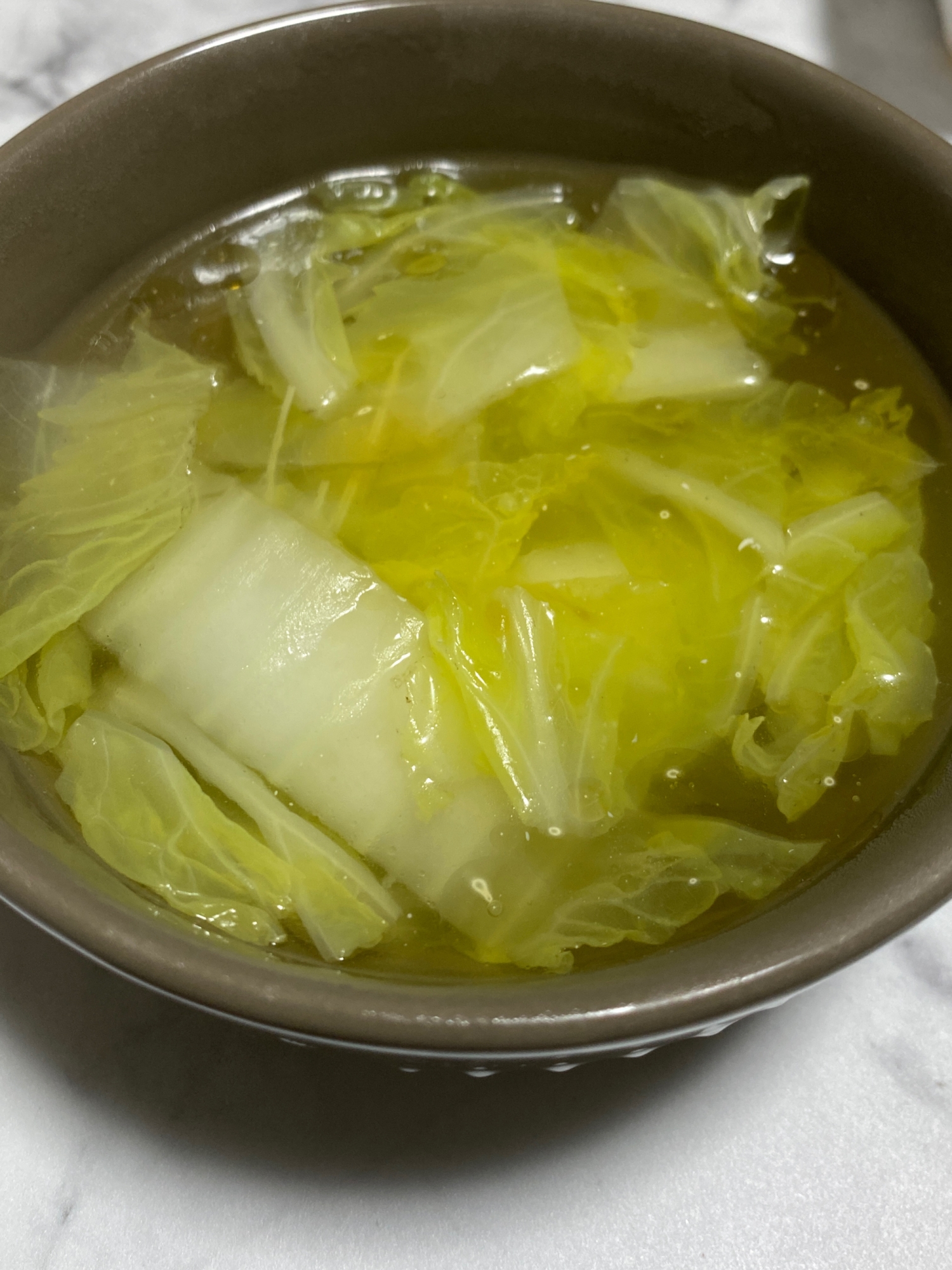シンプル＆ヘルシーな白菜のコンソメスープ