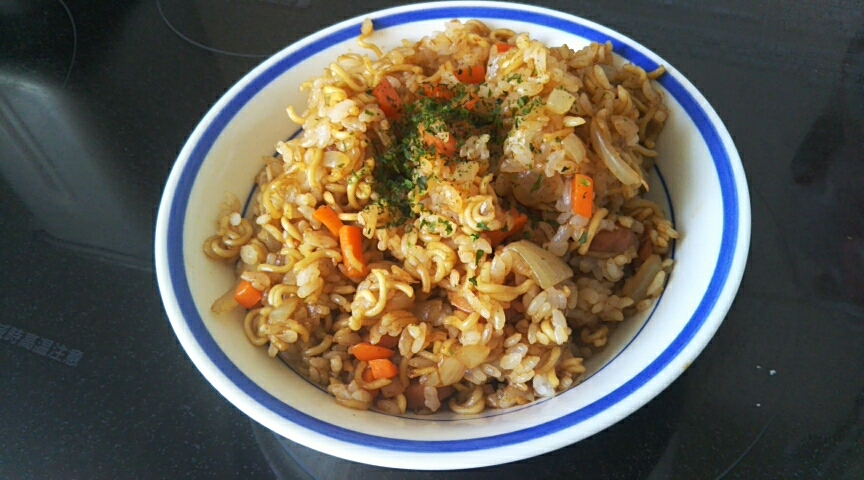 インスタント麺　DE　そばめし