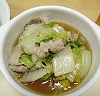 鶏ガラスープと豚肉の旨味が白菜によく染み込んでいて美味しかったです。
