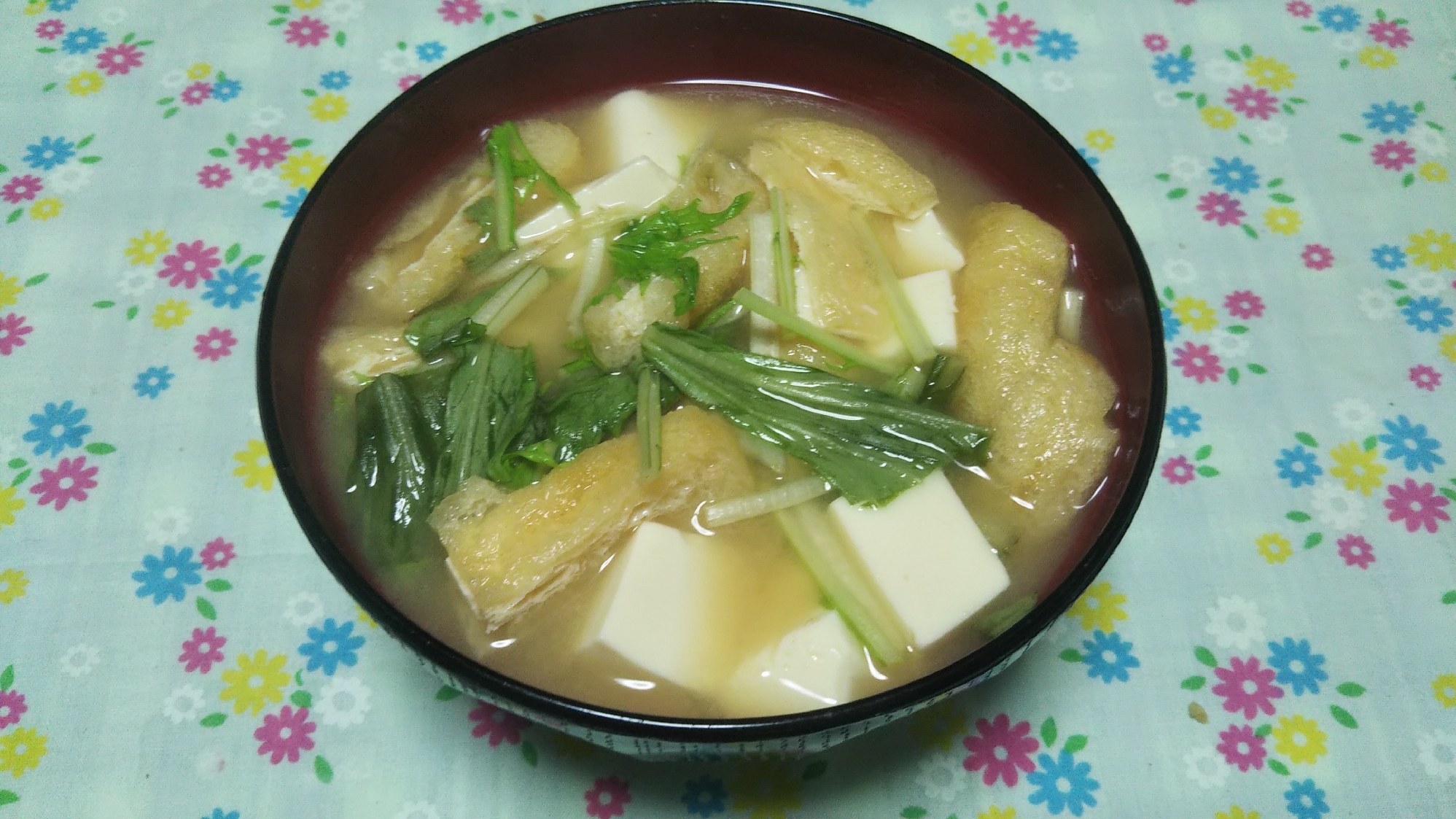 豆腐と油揚げと水菜の味噌汁☆
