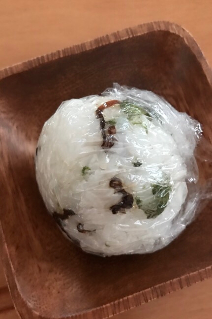 さつま揚げのたらこ炒め入り海苔塩昆布おむすび