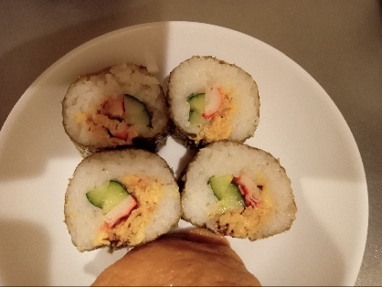 主婦のランチ★カニカマ・胡瓜・卵焼きの海苔巻き