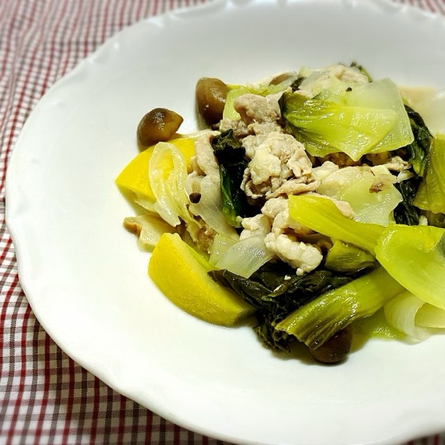 さっぱりさわやか！青梗菜とレモンの炒め物