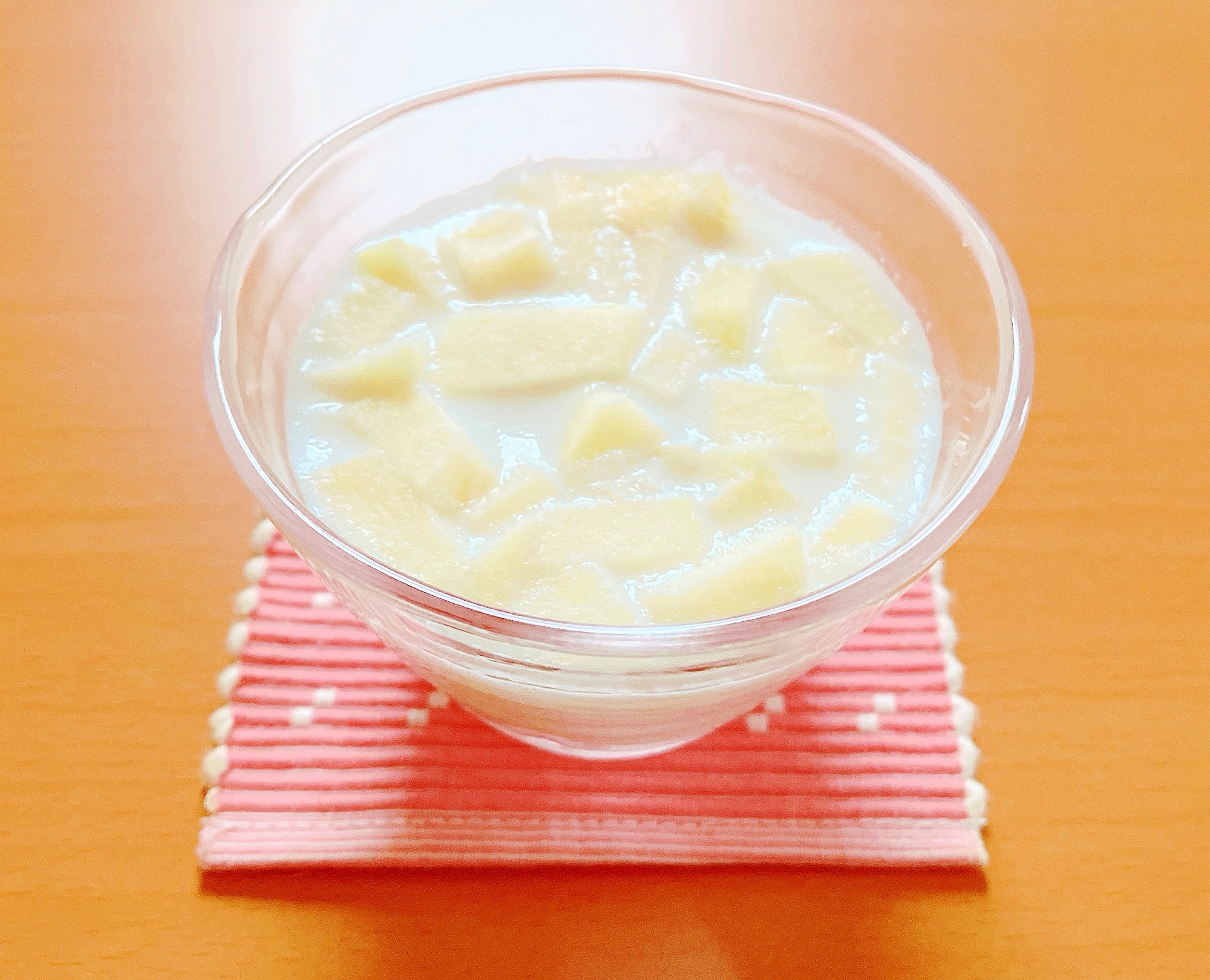 角切りりんごのミルク寒天