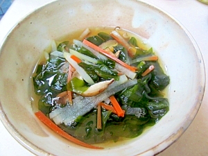 野菜ときのこのわかめスープ
