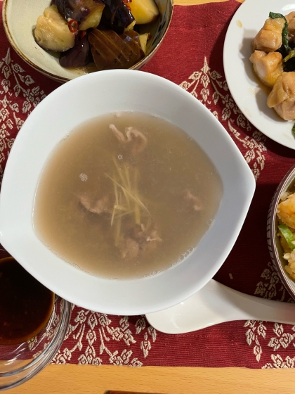 牛肉湯は台南へ行った時は必ず食べていましたので作って食べるのがとても楽しみでした　生のお肉に熱々のスープを注ぐだけというシンプルな作り方　とても美味しいです