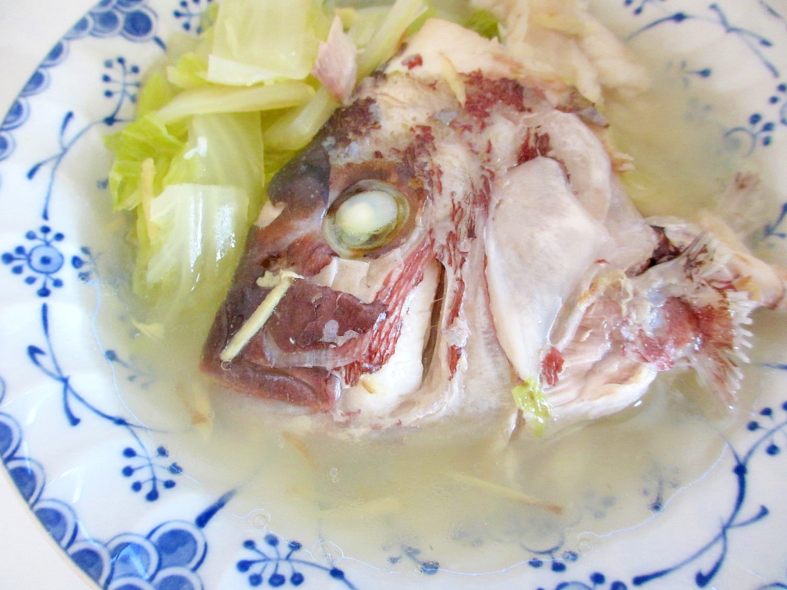 鯛のアラと白菜のスープ