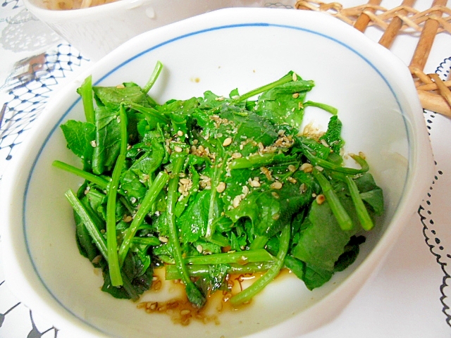 器に盛られたラディッシュの葉のおひたし