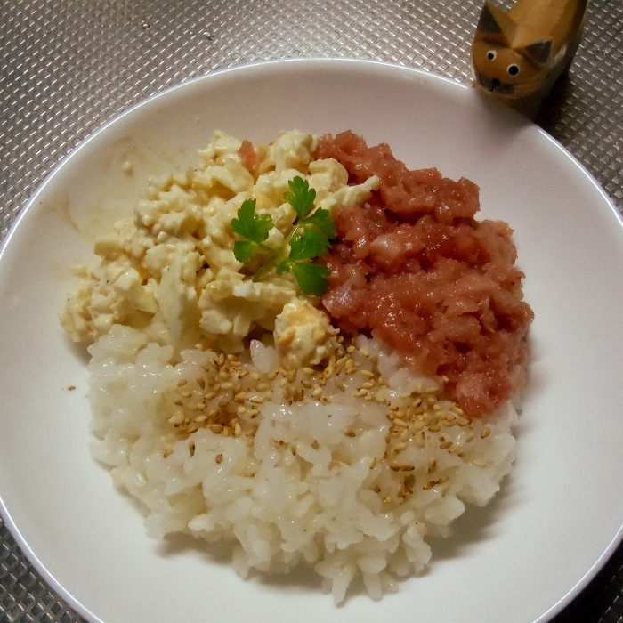 白ごま香る～簡単マグロのタルタル丼