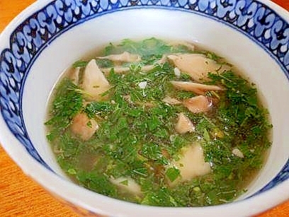 モロヘイヤと　舞茸の　スープ