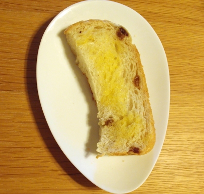 昨日ＨＢで焼いたパンを今朝トーストして食べました
塩バター、美味しかったです
ご馳走様でした