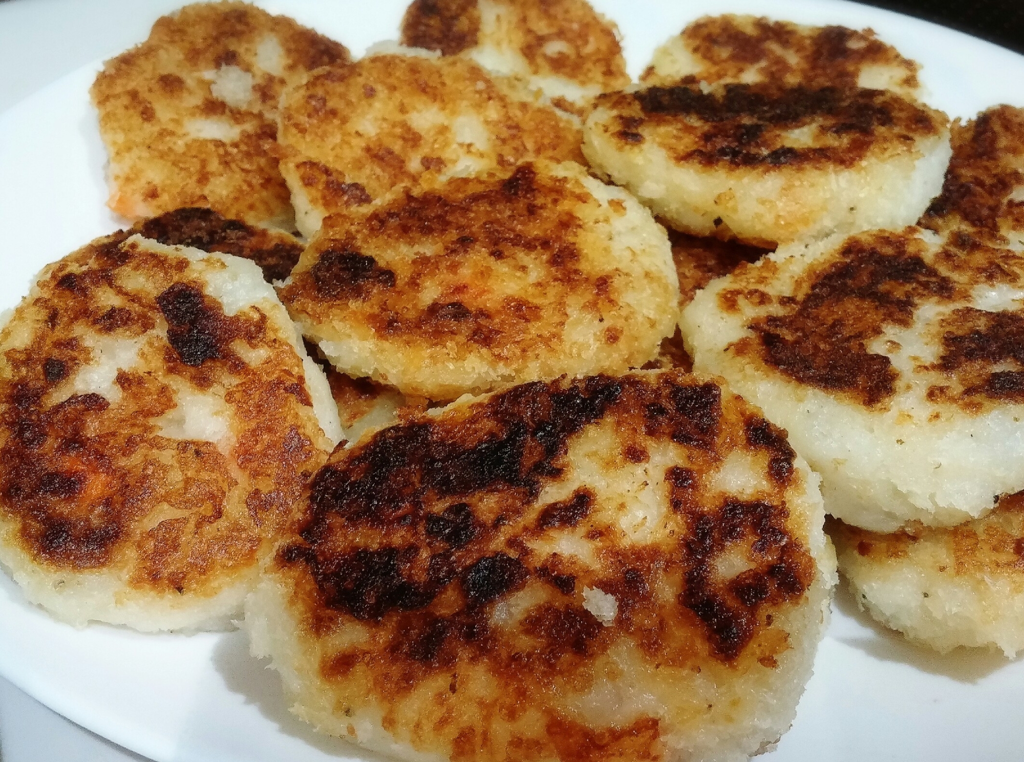 余ったポテトサラダで焼きコロッケ