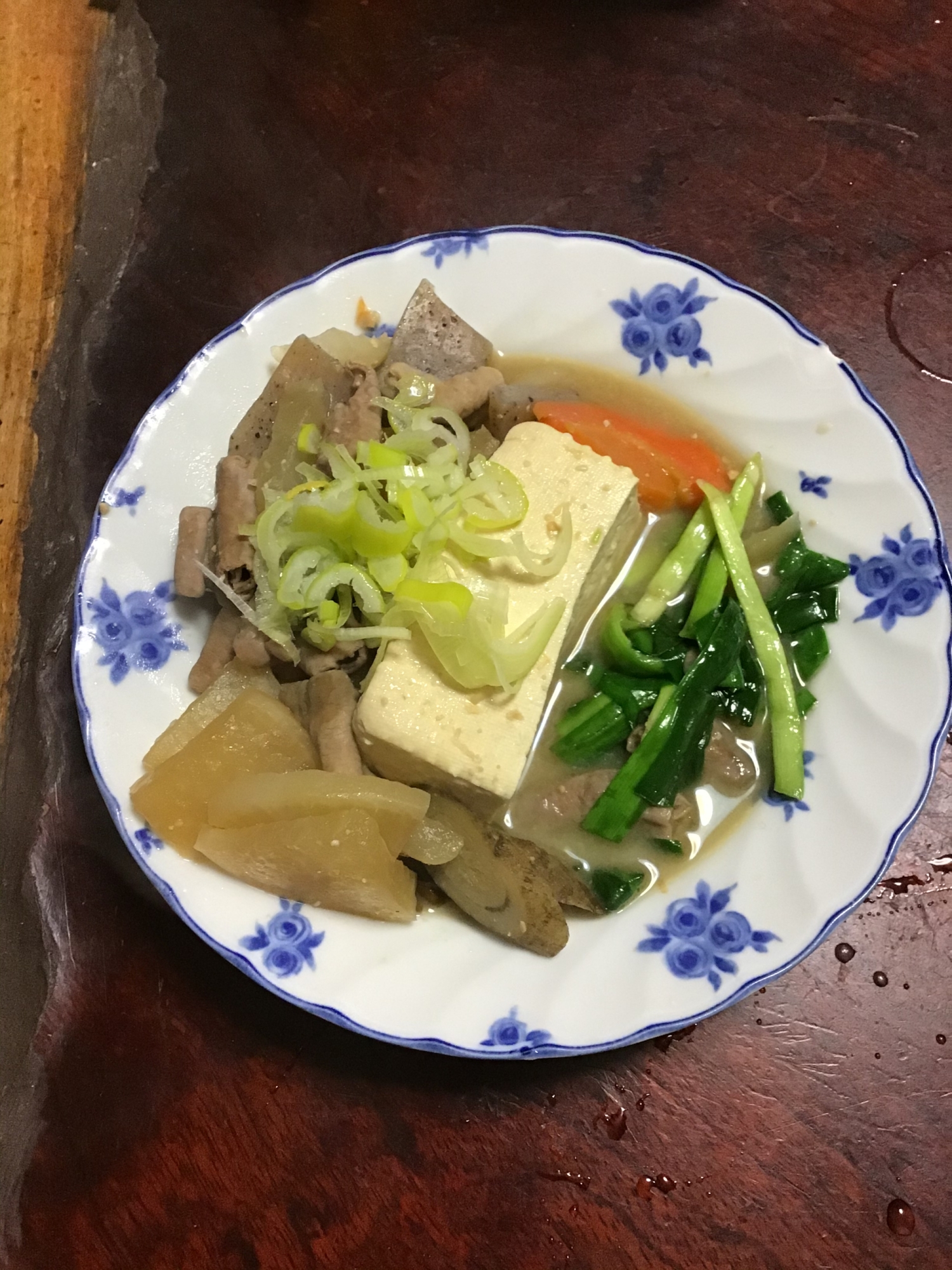 ゴボウ入りモツ煮豆腐withニラ。