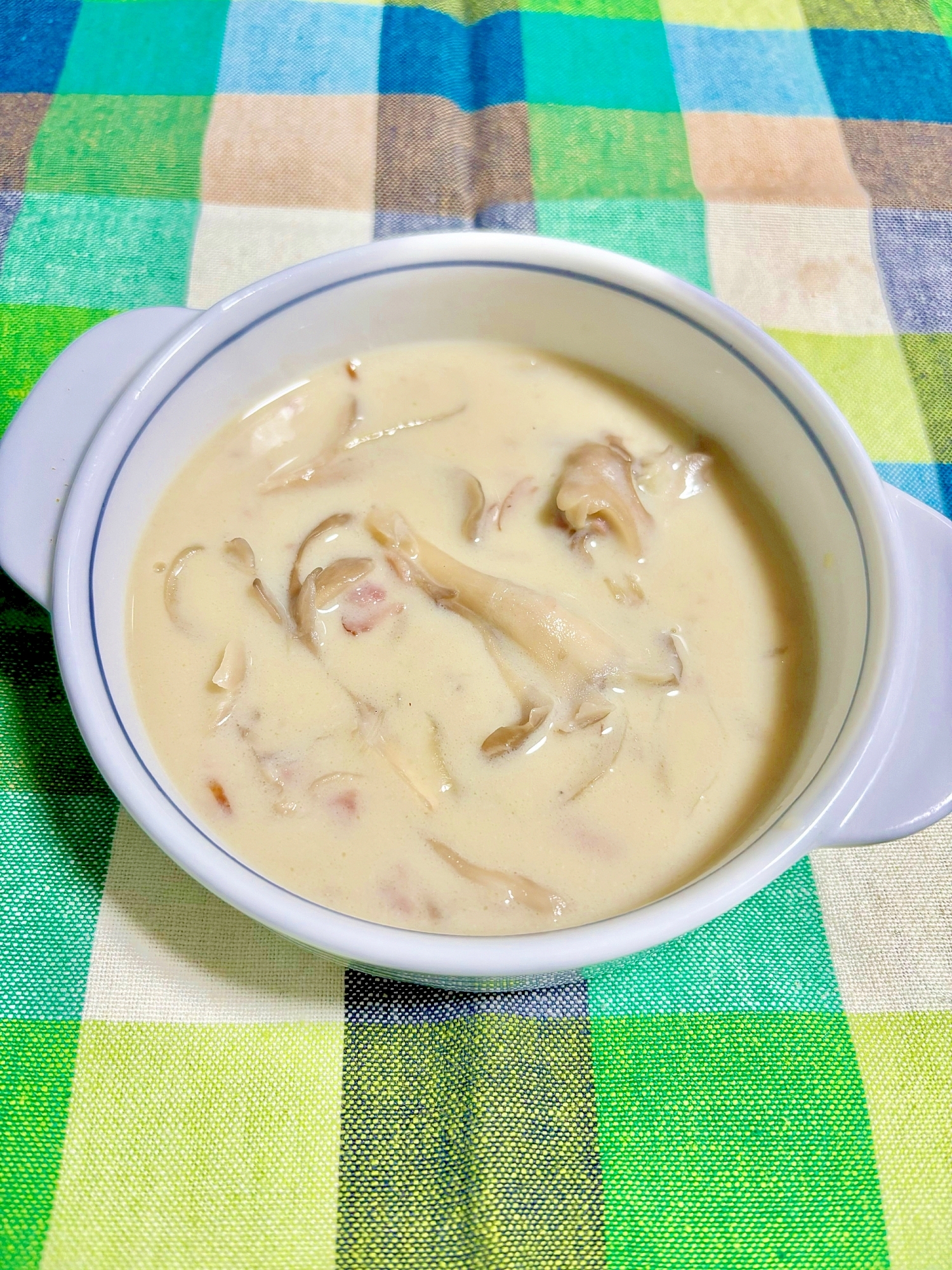 絶品!舞茸とベーコンのクリームスープ