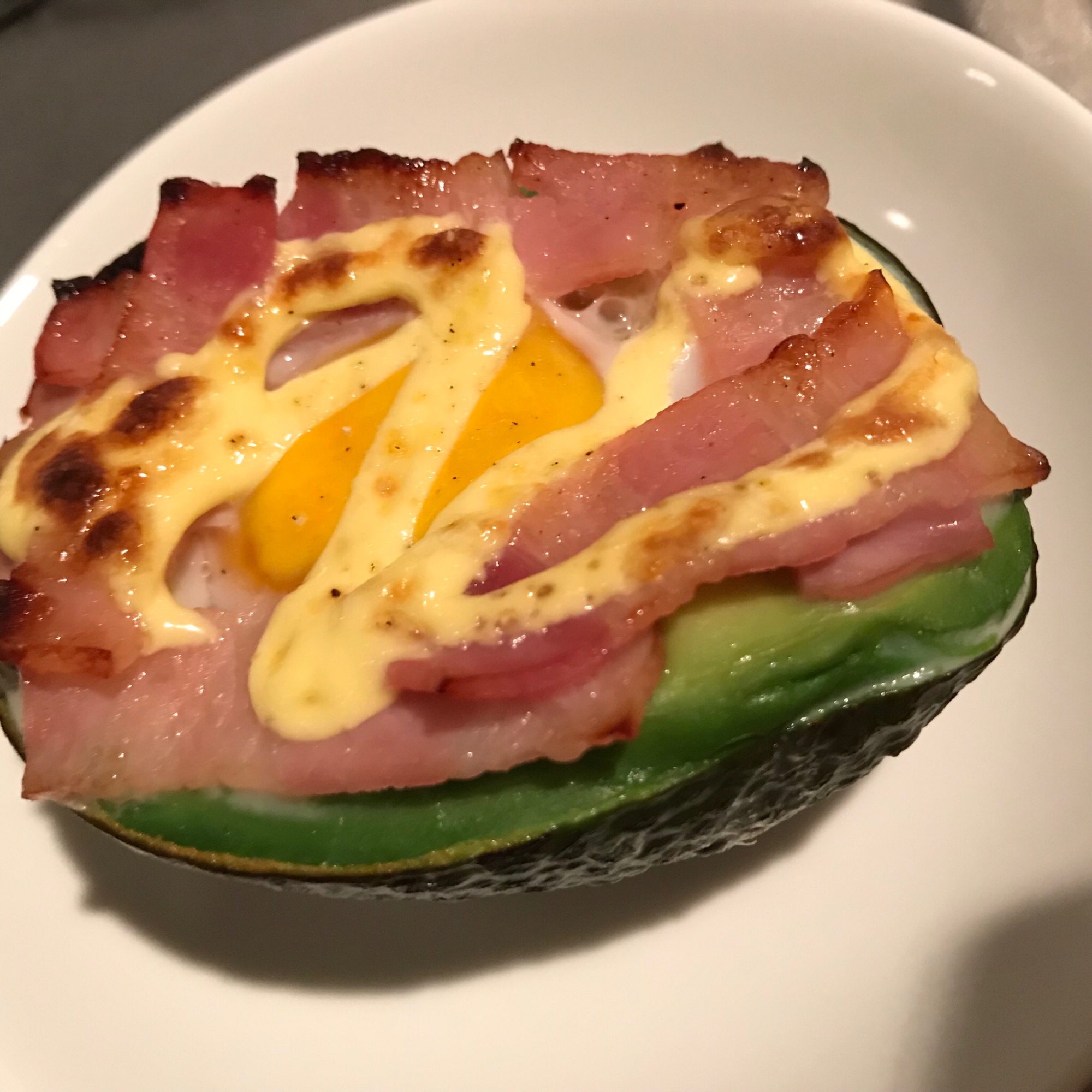 アボカドエッグ avocado egg