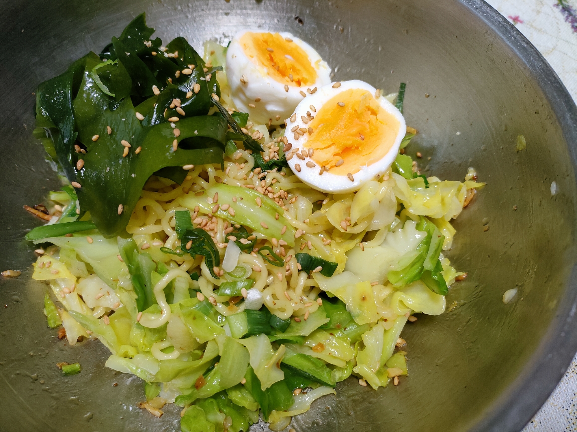 サリ麺とたっぷりキャベツのペペロンチーノ（油そば）