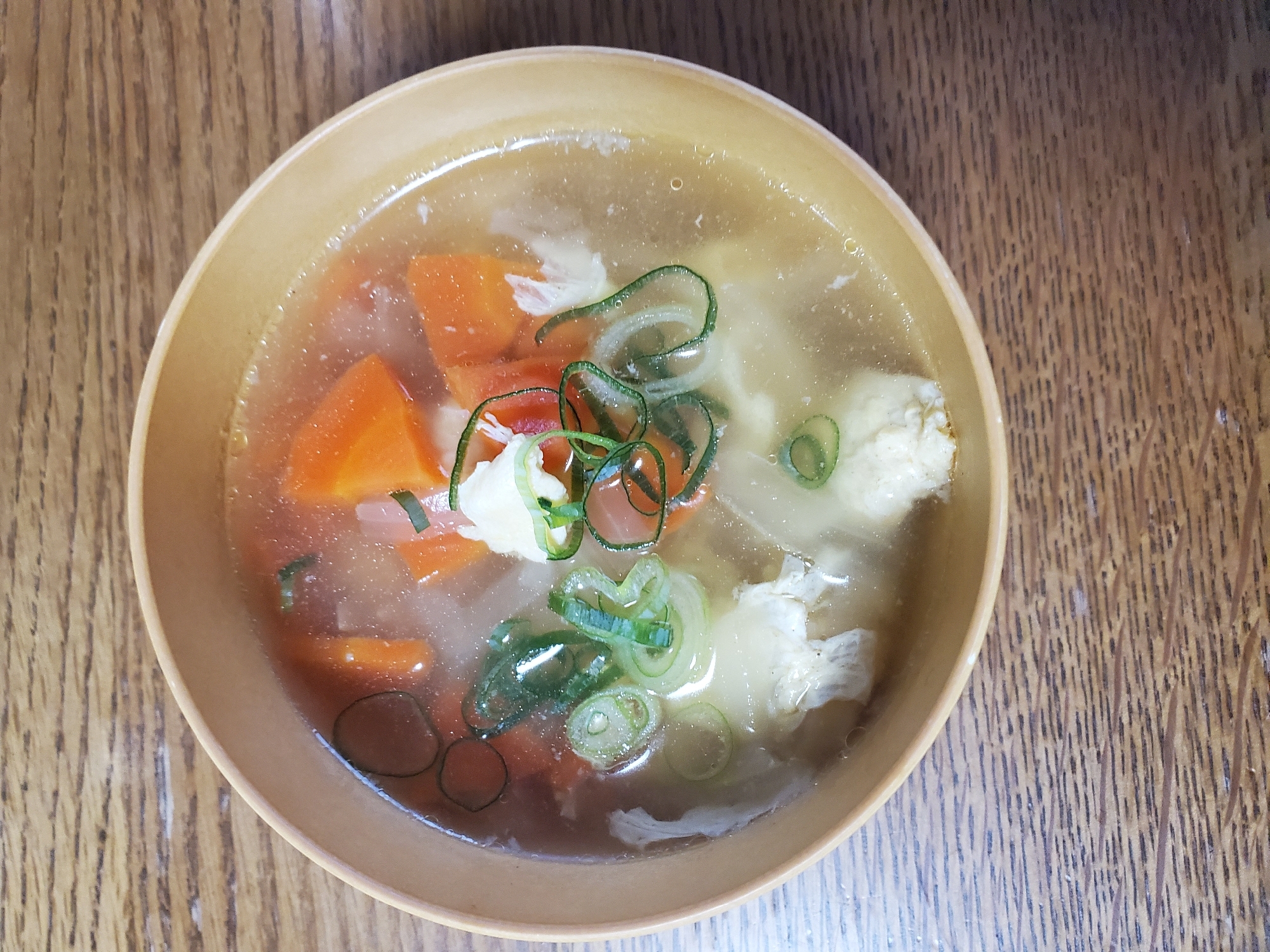 玉ねぎと人参の卵とじ味覇スープ