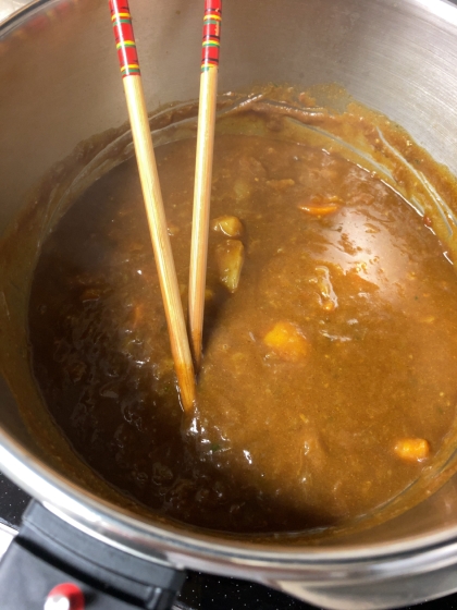 お肉が無くても、十分美味しいカレーが出来ますね。

茄子も入れたのですが、完全にボロボロになり跡形も無く、、、笑