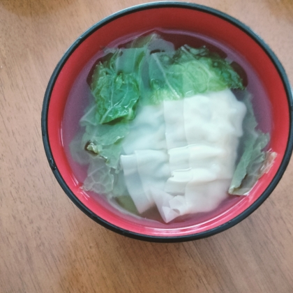 ほうれん草と玉ねぎのワンタンスープ