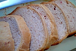 パンを焼こう！　「苺グラッセ入り食パン」　　　♪♪