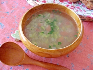 ブロッコリーの茎と金時豆のスープ