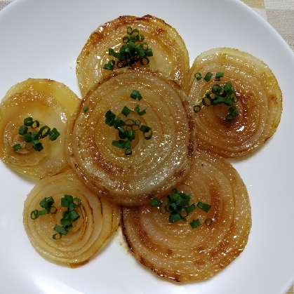 バター醤油がたまらない！新玉ねぎのフライパン焼き♪