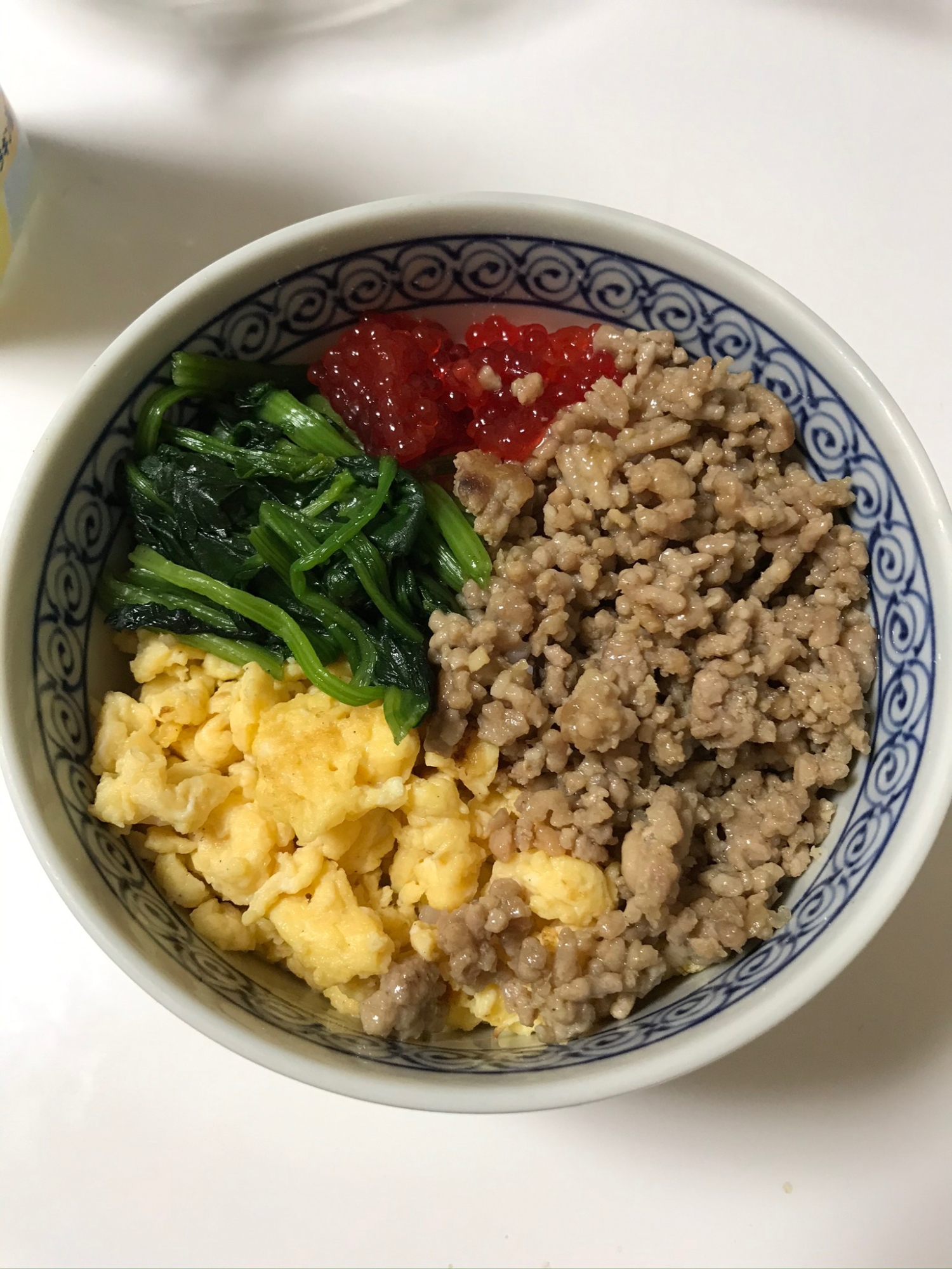 カラフル！四色丼