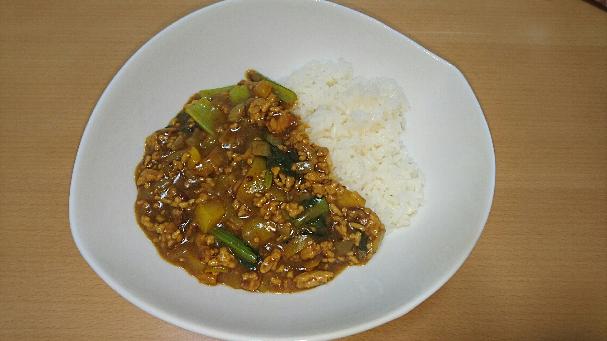 ビタミンたっぷり！小松菜とパプリカの美肌カレー