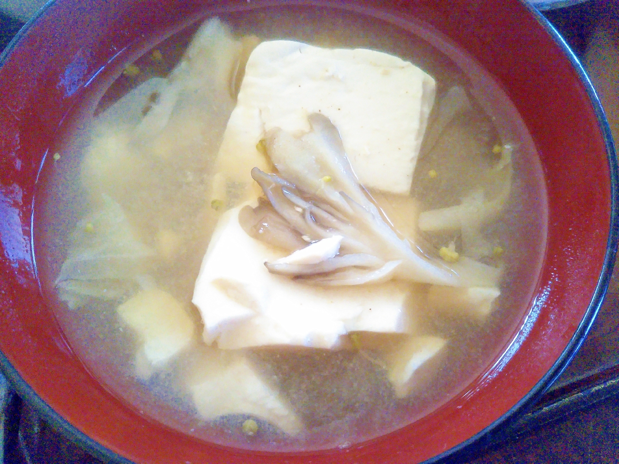 豆腐キャベツ舞茸の味噌汁