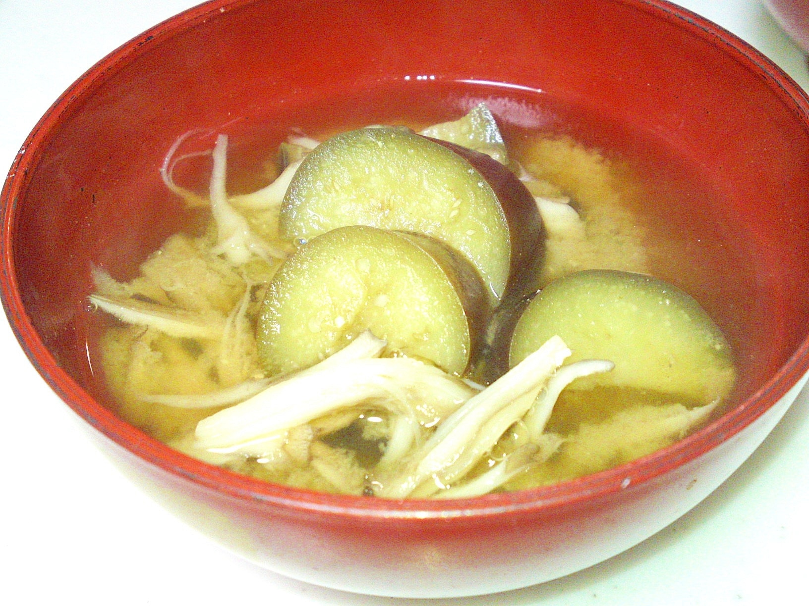 風味豊かに☆舞茸となすのお味噌汁 レシピ・作り方 by ゆくそうま