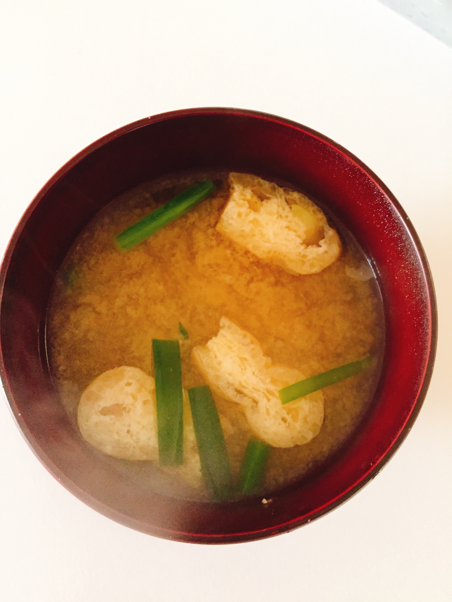 ニラと油揚げの味噌スープ