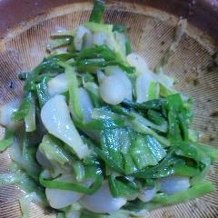 家庭菜園のわけぎと頂き物の山椒の葉で、ちょっぴりピリッと大人の味にしてみました。季節を大切に食べたいですね