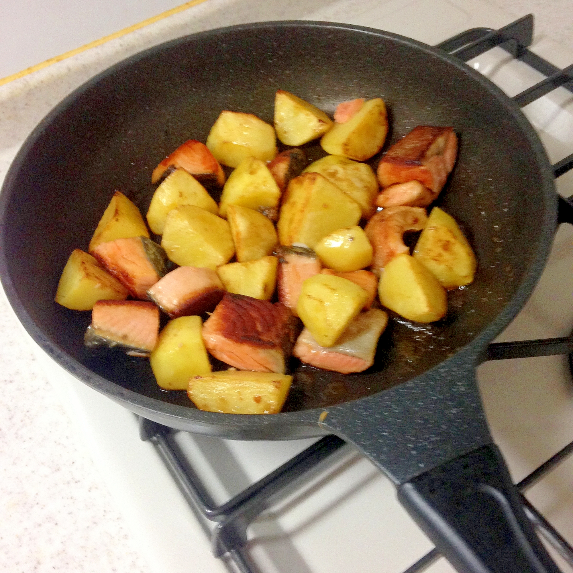 ♡鮭・ジャガイモのバター醤油炒め♡