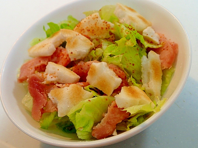 ぽん酢で レタスと焼豚とサラダ煎餅のピリ辛サラダ♬