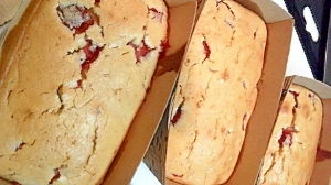 苺のパウンドケーキ