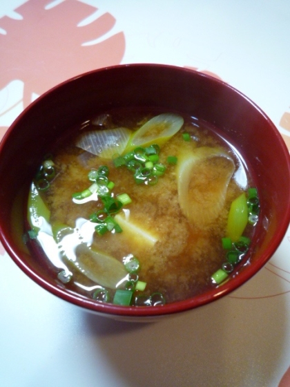 大根のつまみ菜と豆腐の味噌汁