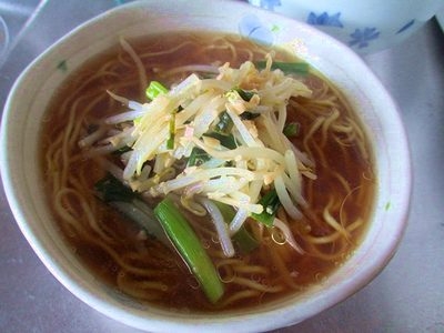 ハムともやし炒めの簡単即席ラーメン