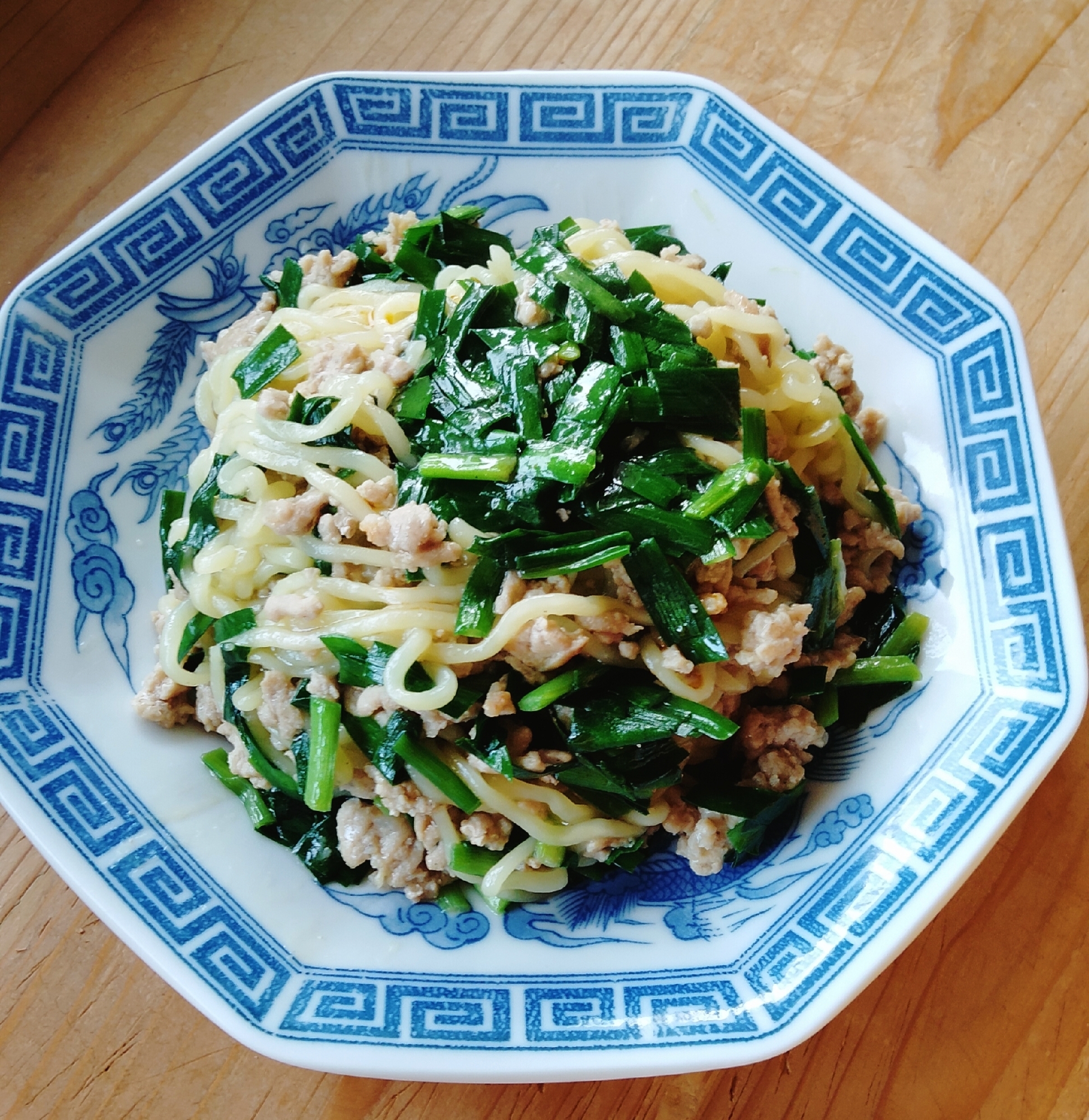 ニラとミンチのもちもち焼きラーメン